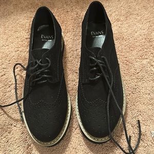 Never worn extra wide wingtip womens shoes